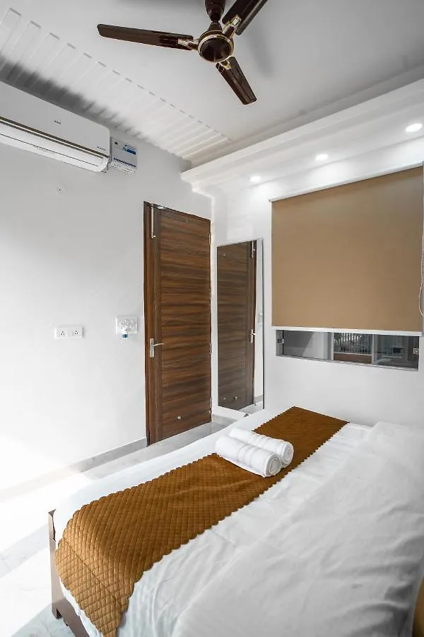 The Lodgers 1 Bhk Serviced Apartment Golf Course Road Gurgaon 0*,  India